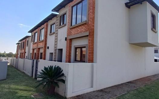 3 Bedroom Townhouse for sale in Zwartkop