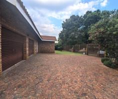 House for sale in Dersley