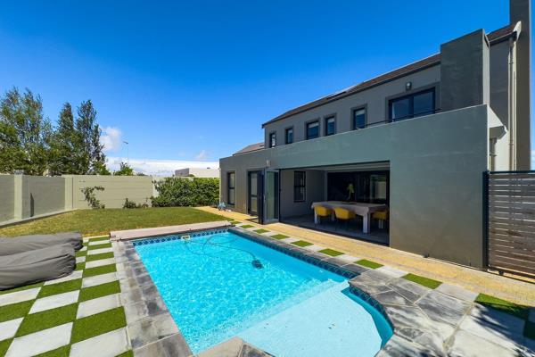 Discover this stunning double-storey gem in the sought-after Kelderhof Estate. Situated on a desirable corner stand, this modern home ...