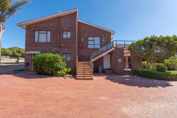 This beautiful six-bedroom home is located in one of Langebaan&#39;s most desirable ...