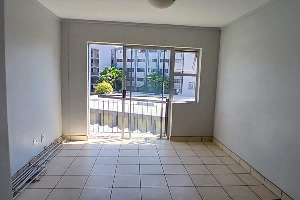 Luxury living in the 2 bed 2 bath balcony unit in Menlyn Maine
Squash courts Tennis courts Pool Braai areas

Lockup Garage Lots of ...