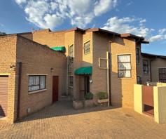 Townhouse for sale in Oakdene