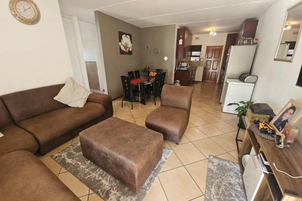 Modern spacious apartment -
ground floor unit with patio and braai.
CLOSE TO ALL AMENITIES -
EXCELLENT SECURITY -

Large tiled open ...