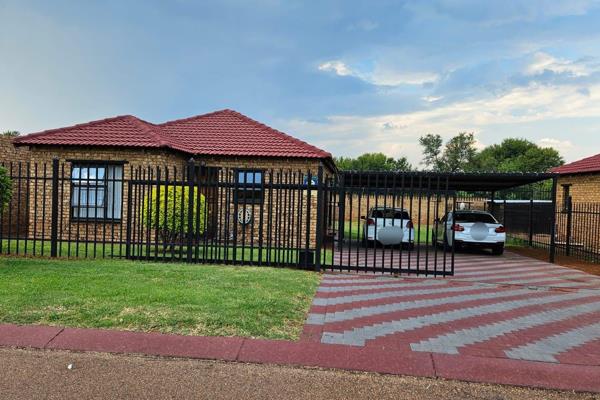 Stylish 3-Bedroom Home in Karenpark 
Experience modern living and ultimate convenience ...