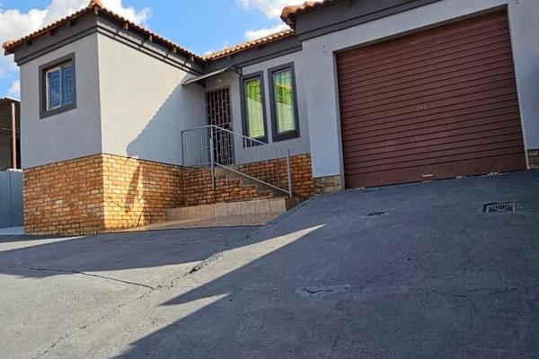 2 Bedroom House for Sale in Ext 1
Sole Mandate

This charming 2-bedroom home is ideal for a small family or young couple looking to ...