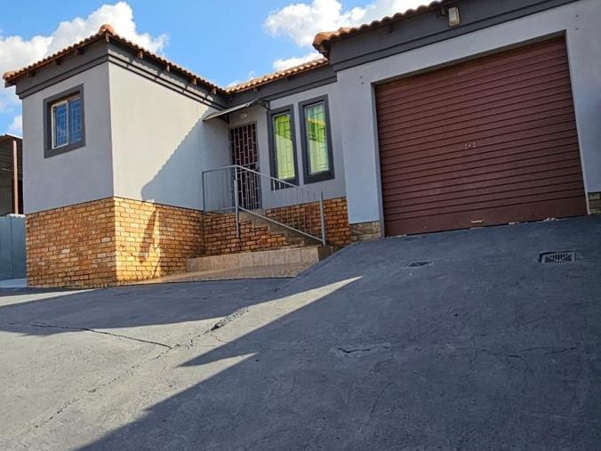 2 Bedroom House for Sale in Mahube Valley