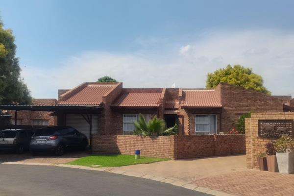 This Property is situated 3min form Ravenswood shopping centre, and consists out of 3 well sized bedrooms with built in cupboards,
2 ...