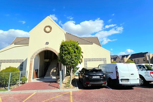 This lovely two bedroom apartment is situated on the second floor in a neatly, secured complex. The complex offers 24hr manned security ...