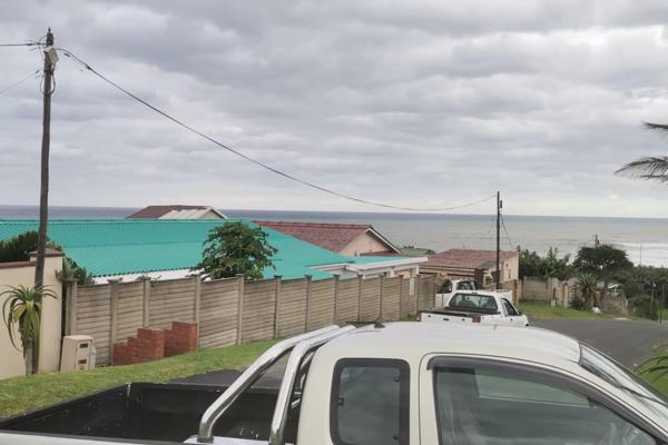 2 Bedroom House + 1 Flatlet. 

 This gem needs TLC, but the Stunning Sea View makes up for it. 
This one is very affordable.

 Come and ...