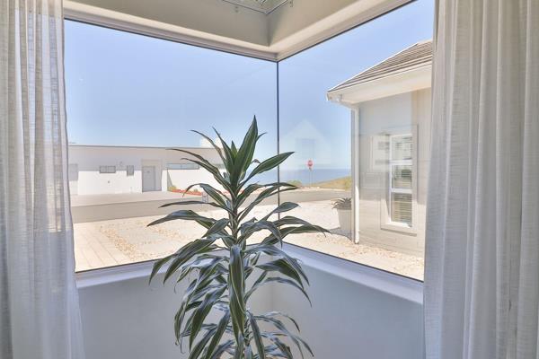 Stylish Home with Dual Views in Yzerfontein

Perched on the hilltops of Yzerfontein ...