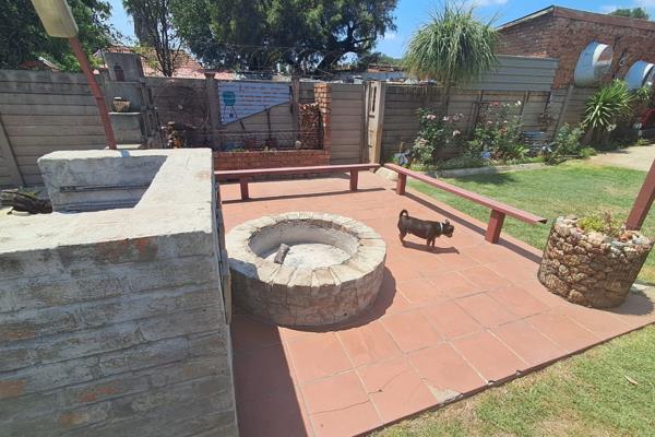 This spacious family home is located in Daspoort, Pretoria West and offers the following:

* 3 Bedrooms with BIC

* 2.5 Bathrooms ...