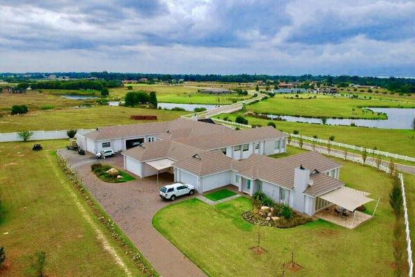 Modern upmarket garden apartment located in a beautiful country lifestyle estate perfect for a couple looking for private very secure ...