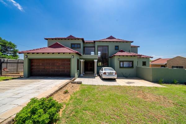 Elegant Double-Story Home with Hillside Views in Overkruin

Situated in the prestigious gated community of Overkruin, this stunning ...