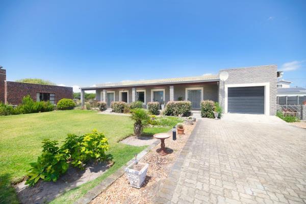 EXCLUSIVE SOLE MANDATE

This 3 bedroom / 3 bathroom family home located in the Main ...