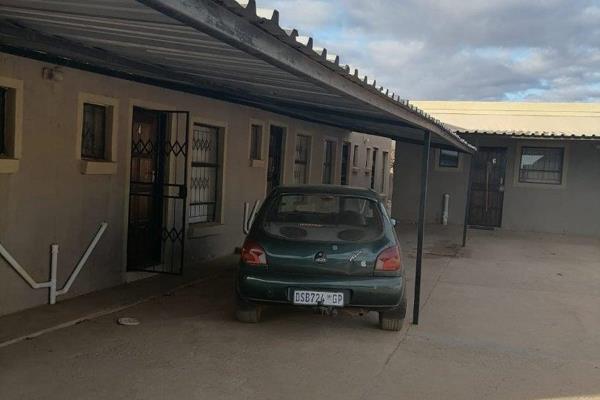 ROOMS FOR SALE FOR SALE

Selling Price: R660,000

Location: soshanguve block x ...