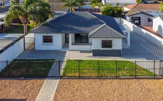 4 Bedroom House for sale in Paarl North