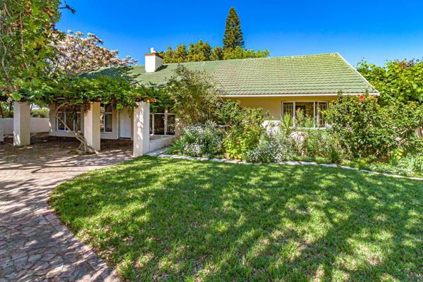 This gem of a property is located on a large corner plot in the heart of Somerset West and is within walking distance of Radloff Park. ...