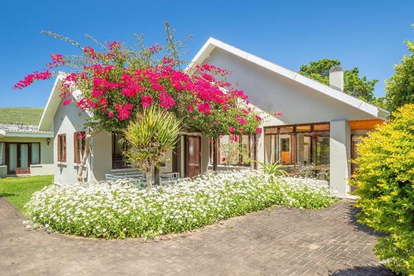 Escape to this charming 4-bedroom, 3-bathroom garden home near Steenbok Park on Leisure Isle, Knysna, Garden Route, South Africa. ...