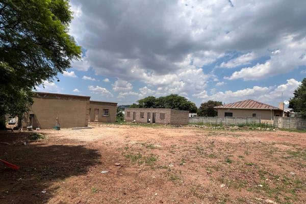 Developers, investors don&#39;t miss this opportunity!!!
This prime land is 929sqm with already built 5 bachelors(needs TLC) generating ...