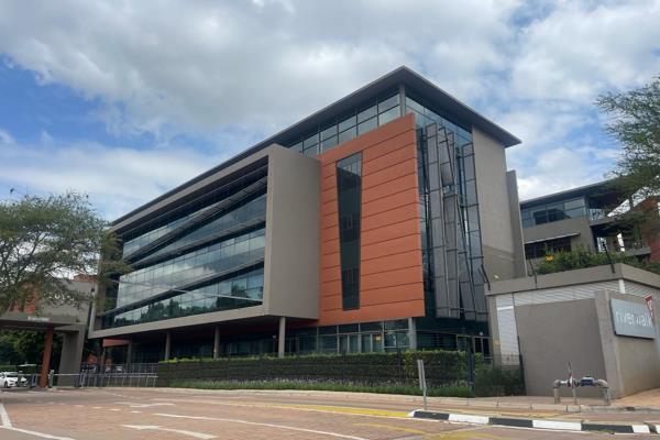 15,040m2 | MENLYN | ENTIRE OFFICE BLOCK FOR SALE

Situated in Menlyn, Just off the Garsfontein offramp, a beautiful modern P-Grade ...