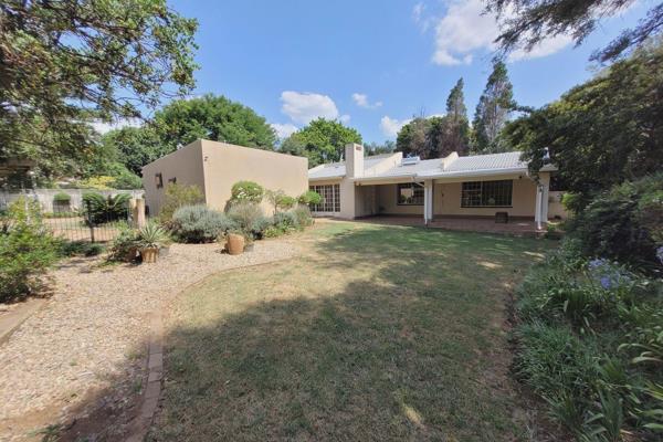 Lovely family home situated in the very sought after Douglasdale, in quite family oriented, access controlled complex. 

Open plan ...