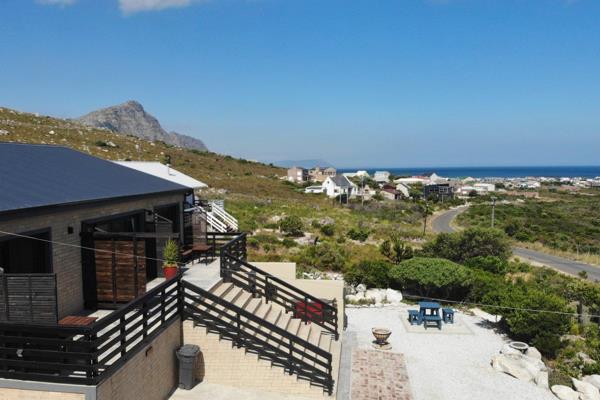 New Dual Mandate!

This exceptional home, set on an 814m&#178; plot, offers some of ...