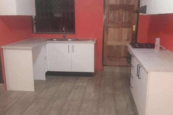 Rent: R4500 per month
Water and electricity are excluded.

Located in the heart of Claremont, Pretoria, this charming 1-bedroom ...