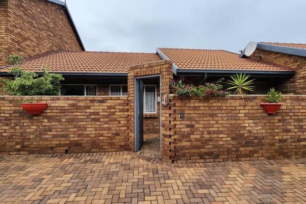 Step into this inviting 3-bedroom, 2-bathroom townhouse, perfect for comfortable living and entertaining. As you enter, a cosy entrance ...