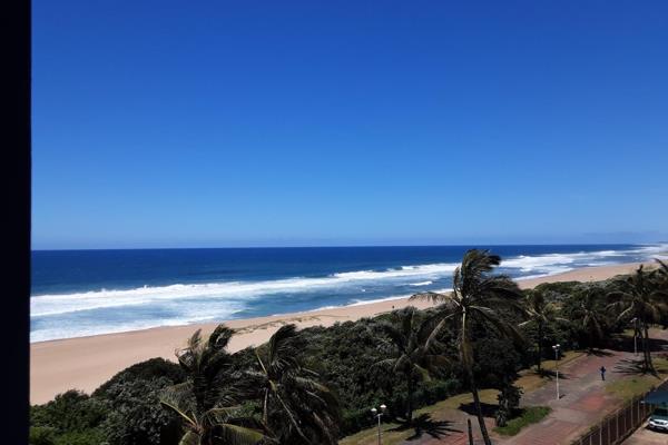 Super Uninterrupted sea views from the apartment !
This complex is so conveniently situated - right at the Amanzimtoti beach -   shops ...