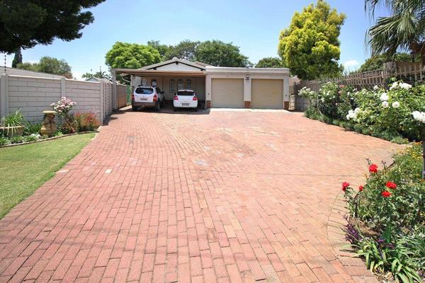 Nestled in the suburb of Croydon this homes everything you can think of.
The home has high ceilings with the exposed beams giving it ...