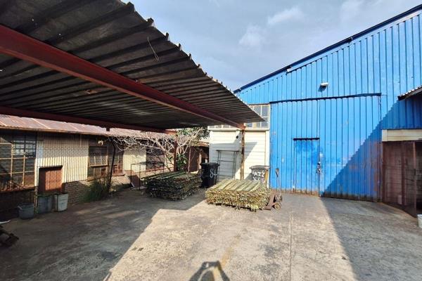 Located in the heart of Kew’s thriving industrial district, this 850m2 warehouse offers ...