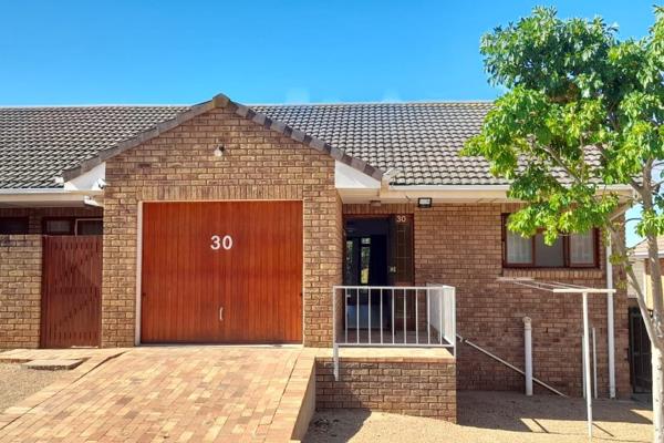 2 Bedroom Facebrick Townhouse for rent in a good neighbourhood.
Walking distance from our Schools , single garage with direct entrance ...