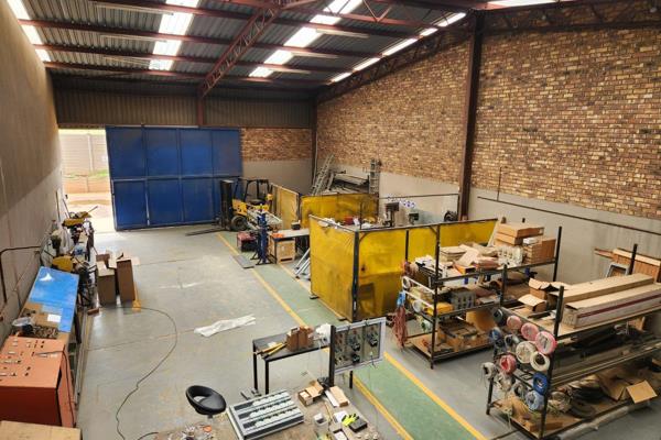 Ideal for small to medium-sized businesses, this 200m&#178; industrial workshop is available for rent in a prime Sasolburg location. ...