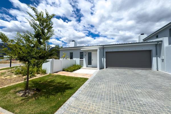 Spacious Four bedroom house to rent in Sought After Le Parc Residential Estate - Paarl South

Available 1 March 2025.

A double volume ...