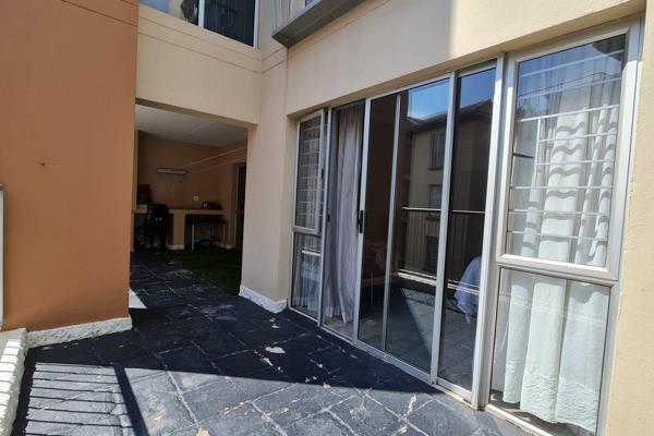 A lovely 2bed, 2bath first floor apartment, in a sought after complex. Situated in the heart of sunninghill. 

Offering 

Kitchen ...