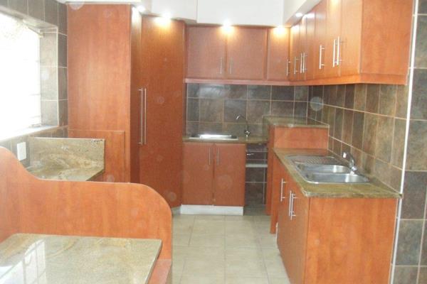 Havemann Estates - This 2 bedroom granny flat has 1 bathroom, lounge with modern kitchen and a breakfast nooke. Has pre-paid power.