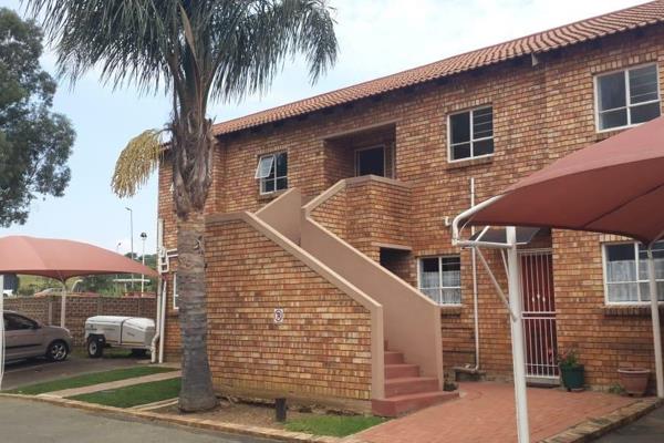 2 bedroom upstairs unit for lease in Liefde en Vrede, Johannesburg.

This upstairs unit ...