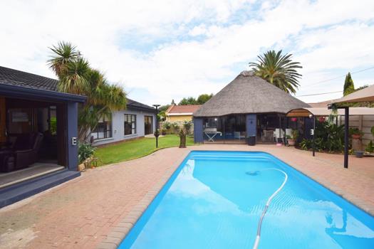 4 Bedroom House for sale in Jan Cilliers Park