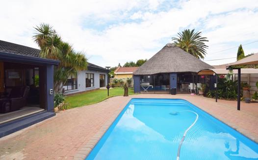 4 Bedroom House for sale in Jan Cilliers Park