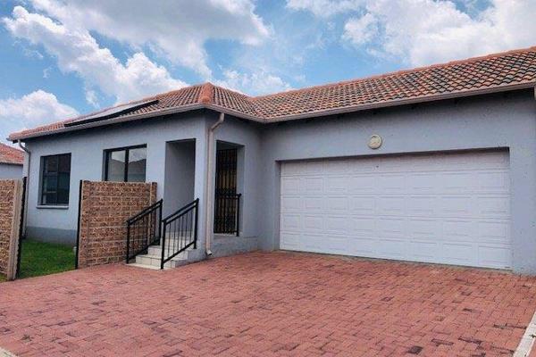 Modern Cluster Home in Secure estate
3 bedrooms tiled with BIC
2 Bathrooms tiled 
1 Lounge and dining room open plan
1 Kitchen ...