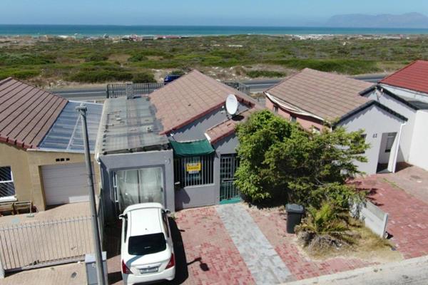 Lovely 2 Bedroom home for sale in On the Bay, Bayview, Strandfontein.

Situated in a quiet neighborhood, this home offers a nice sea ...