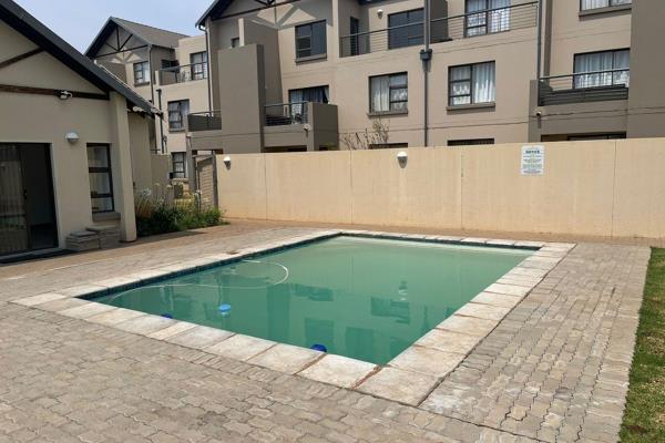 2 BEDROOMS, 2 BATHROOMS, SINGLE CARPORT

The perfect lock-up &amp; go!  

Fully furnished unit.

In a prime location in Ruimsig, close ...