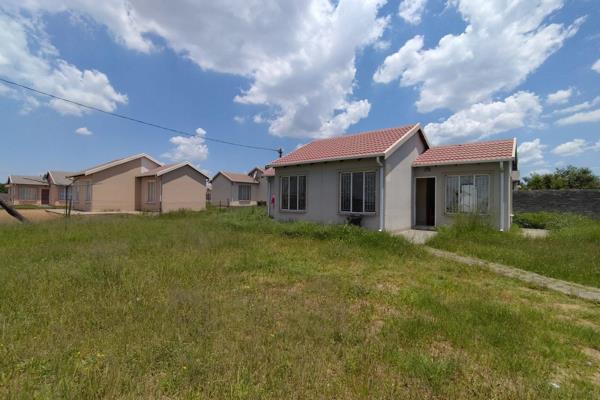 This home offers you the following:

3 Bedrooms
Bathroom
Kitchen
Lounge
Spacious yard

Book your viewing appointment today