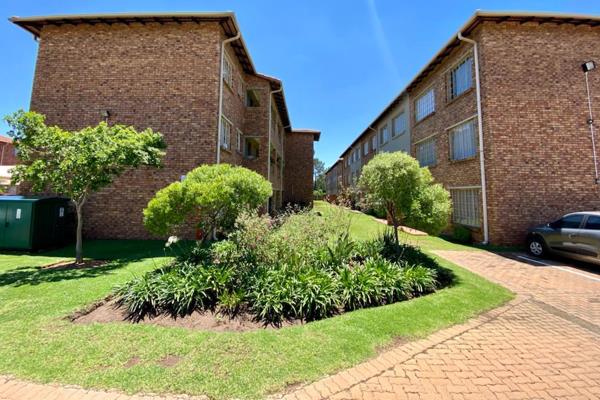 Charming &amp; Secure 2-Bedroom First-Floor Townhouse in Boksburg
Step into comfort with this neat and inviting 2-bedroom townhouse ...