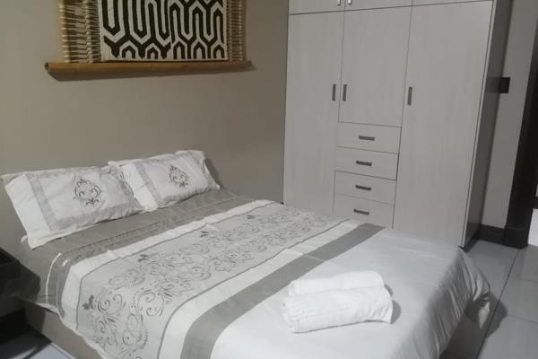 This fully furnished bachelor unit is perfect for a single student or working professional. The space includes:
 One ensuite bedroom ...