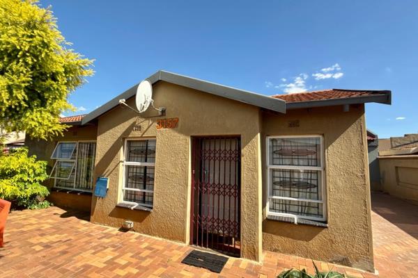 This beautiful and spacious property in the heart of Protea South is perfect for both ...