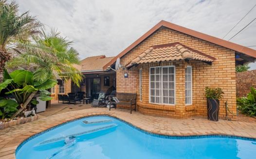 3 Bedroom House for sale in Moreleta Park