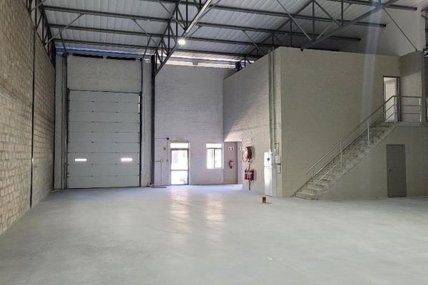 Newly built Industrial Park facing onto the R300.
Multiple units to choose from each ...