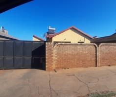 House for sale in Vosloorus Ext 5