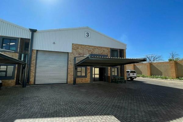 This 254m&#178; warehouse in Roodepoort offers a functional space for various uses. It ...